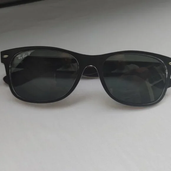Ray-Ban Limited Edition New Wayfarer Classic - Black/Clear Frames w/Green Lenses - Picture 3 of 5